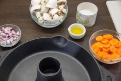 Petromax Cast Iron Turkey / Chicken Sitter 30cm 9 Petromax Cast Iron Turkey / Chicken Sitter 30cm -Bialettihand Winkel image 575