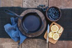 Barebones Cast Iron Skillet 8 Quarts -Bialettihand Winkel image 632