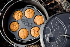 Petromax Cast Iron Muffin Pan -Bialettihand Winkel image 759