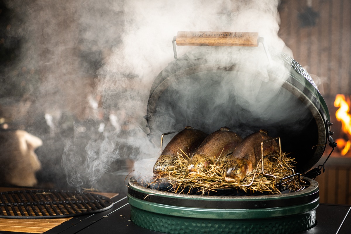 Bialettihand Winkel -Bialettihand Winkel roken op de kamado big green egg webversion biggreenegg j20m10 zalmforel 2